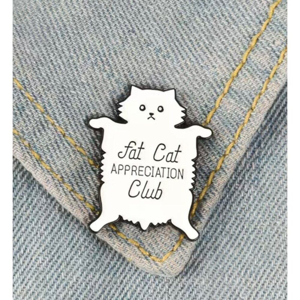 Cute Enamel White Kitten Brooch Pin for Bags and Clothing - Adorable Cartoon Cat